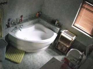 voyeurcam-julmodels-bath-1st-2 camsoda stream image