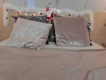 leathompson1 bongacams stream image