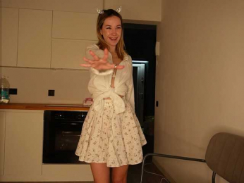 emely1benz bongacams stream image