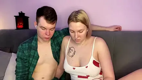 julielourens stripchat stream image