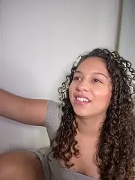 Shara_dreams stripchat stream image