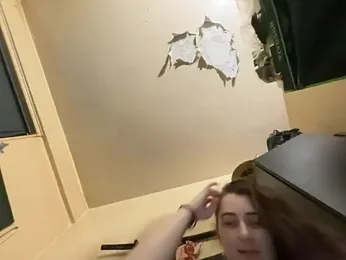 Snowbunnycake_131 stripchat stream image