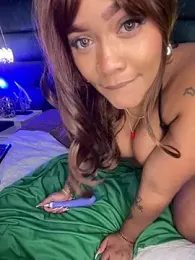 riri_brunnete stripchat stream image