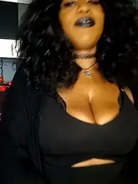 AmazonianMistress stripchat stream image