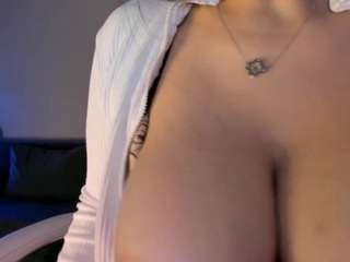 akura011 camsoda stream image