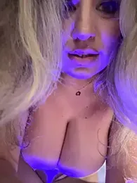 miamellycious stripchat stream image