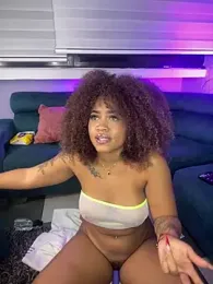 riri_brunnete stripchat stream image