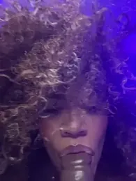 riri_brunnete stripchat stream image