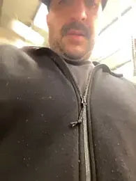 CloudyMuscleBeefy stripchat stream image