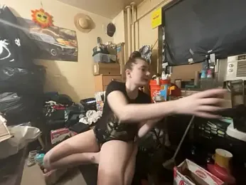 Snowbunnycake_131 stripchat stream image