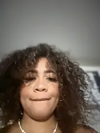 riri_brunnete stripchat stream image