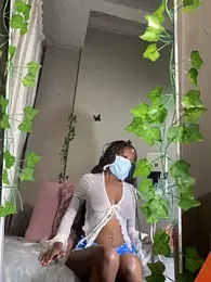 StrawberryXpeach stripchat stream image