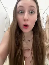 FroggyAnna stripchat stream image, 06.04.2026 20:50