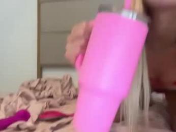 aviellaa chaturbate stream image, 19.05.2026 15:00
