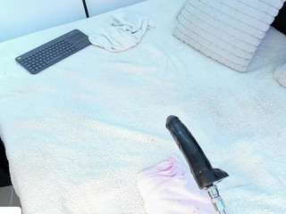 angie-roses camsoda stream image