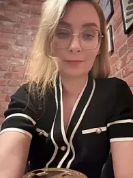 The_Snowwhitee stripchat stream image