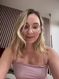 The_Snowwhitee stripchat stream image