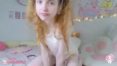 petiteluluxx stripchat stream image