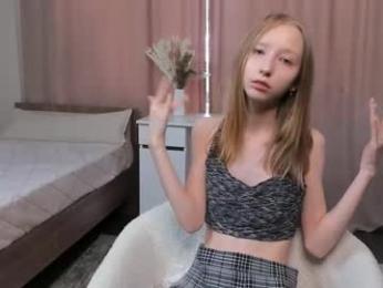 lynetcheckley chaturbate stream image, 04.05.2025 01:00