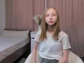 lynetcheckley chaturbate stream image, 04.05.2025 01:00